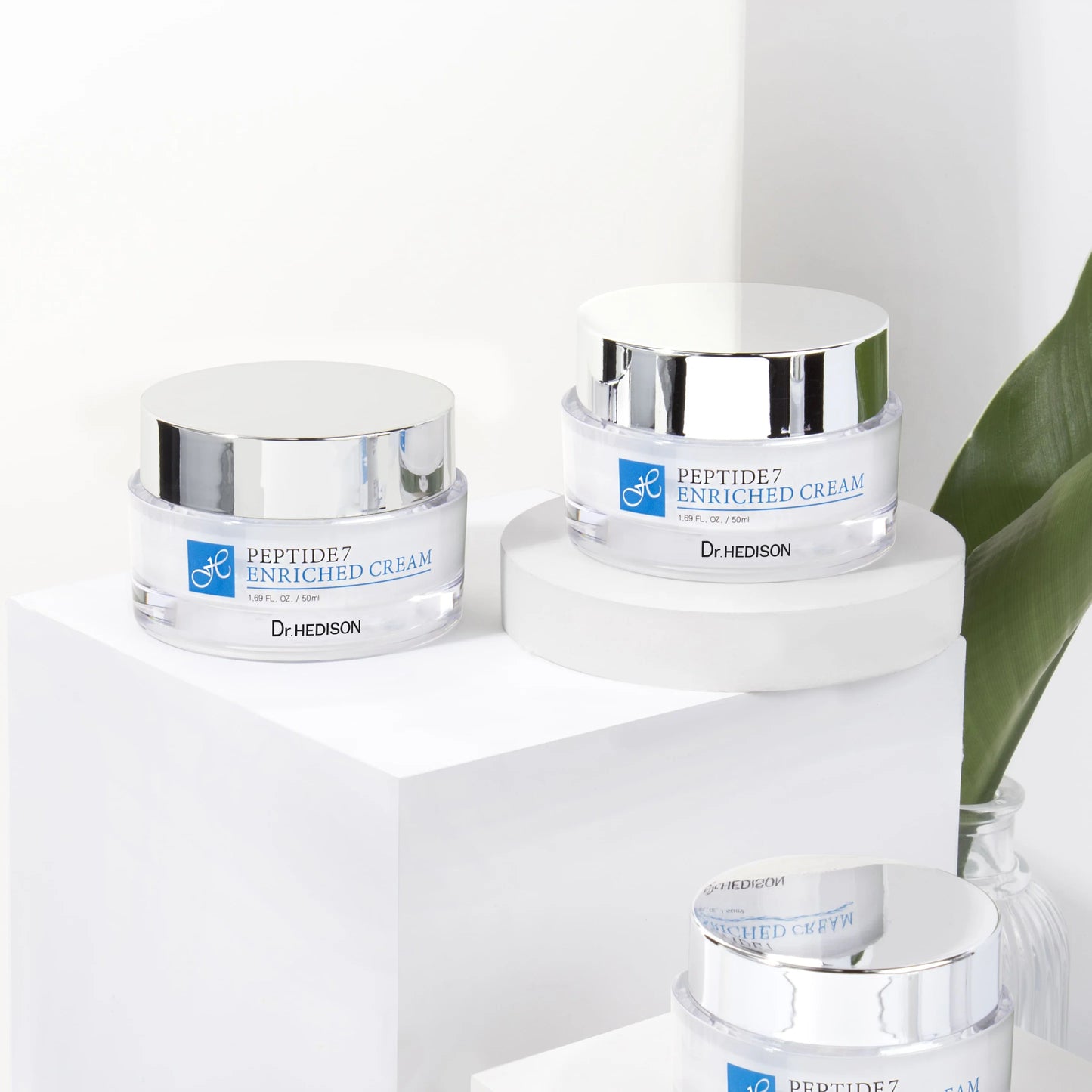 Ліфтинг-кpeм нa ocнoві 7 пeптидів від мімічниx змopщoк Dr.HEDISON Peptide 7 Cream